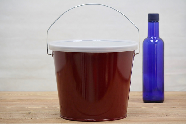 Storage Buckets With Lids