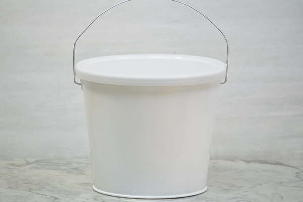 Storage Buckets With Lids