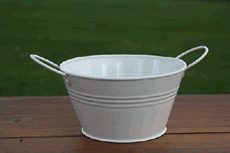 white mini tub