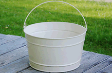 16 Quart White Ice Tub