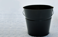 Black 2 Quart Bucket