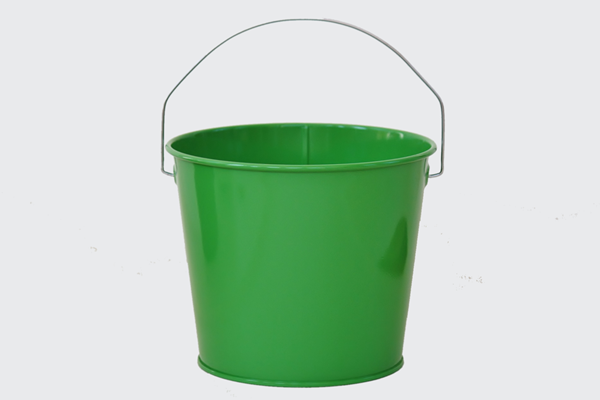 Storage Buckets With Lids