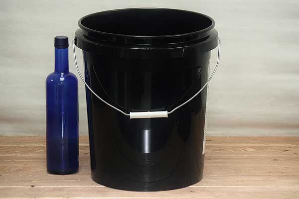 Black 5 Gallon Bucket