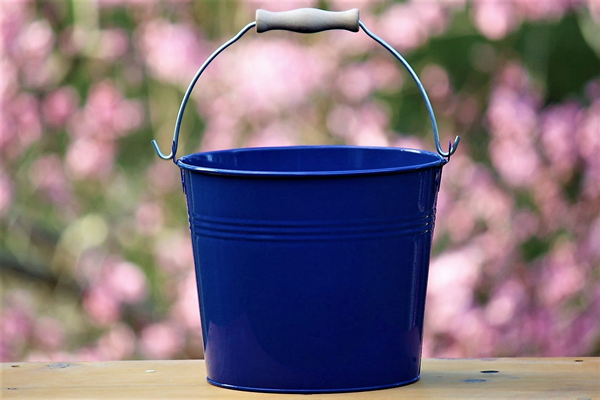 Simple Wooden Handle Buckets