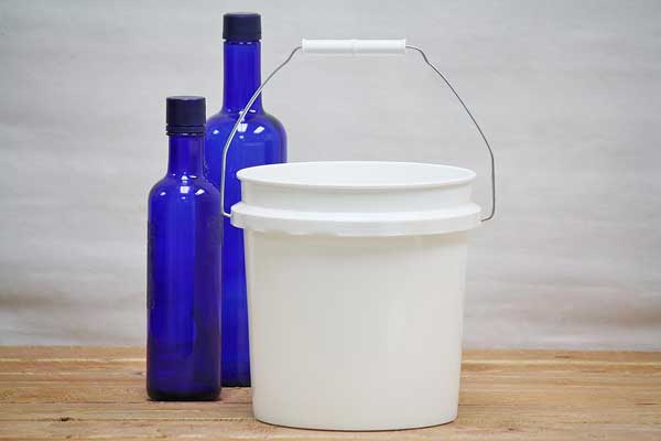 GALLON CONTAINER