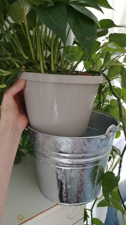 Details about   4x Mini Metal Flower Pots Garden Bucket Pail Planter Favours Various Colors Home 