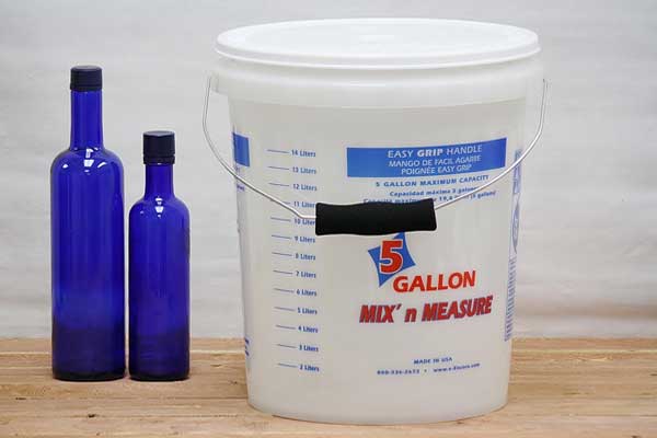 5 Gallon Plastic Buckets