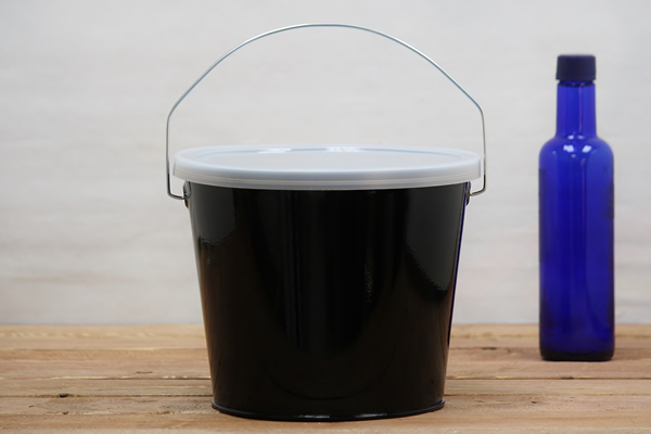 Storage Buckets With Lids