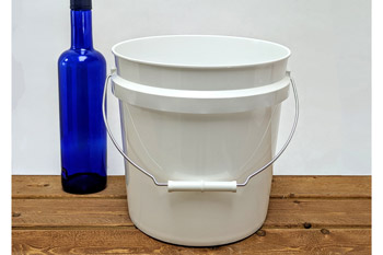 2 Gallon Plastic Bucket