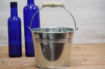 3 Quart Metal Bucket Vintage Handle